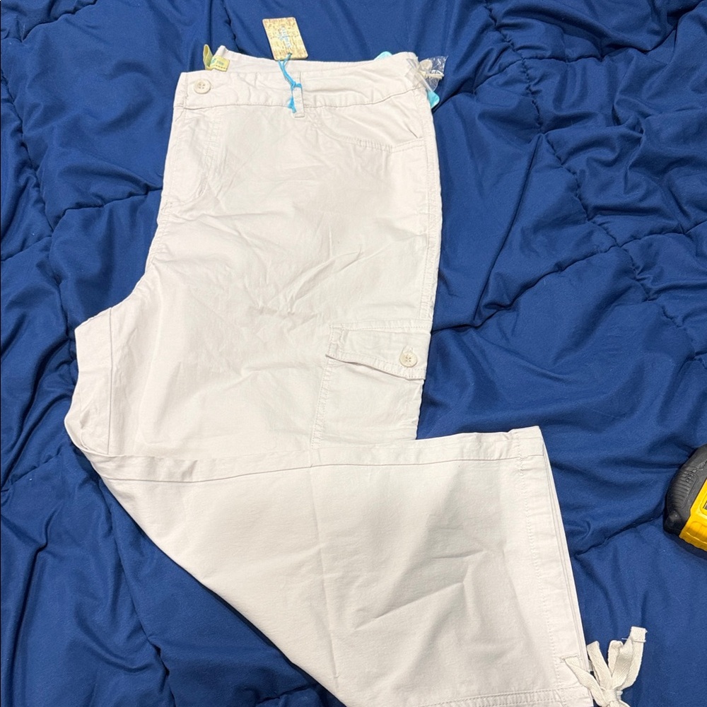 Caribbean Joe Cream Cargo Pants ( box z)
